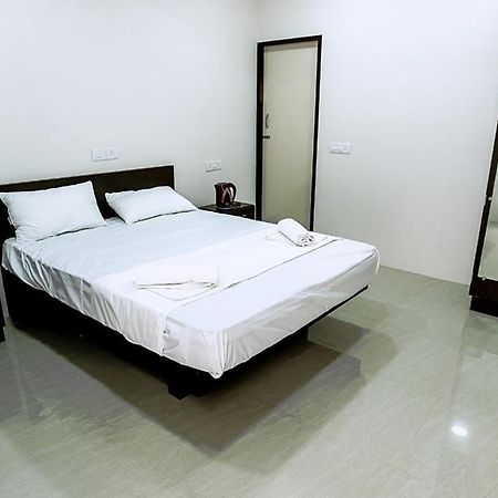Indra Regency Hotel Thiruttani Exterior photo